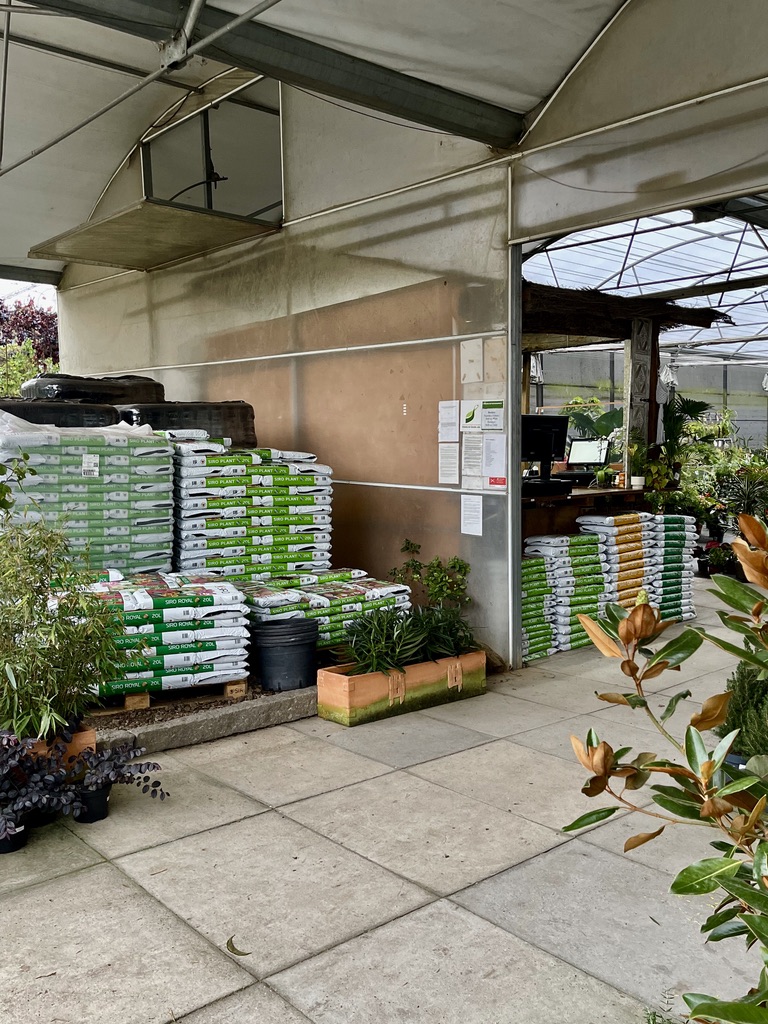 Entrance to garden centre (RUG)
